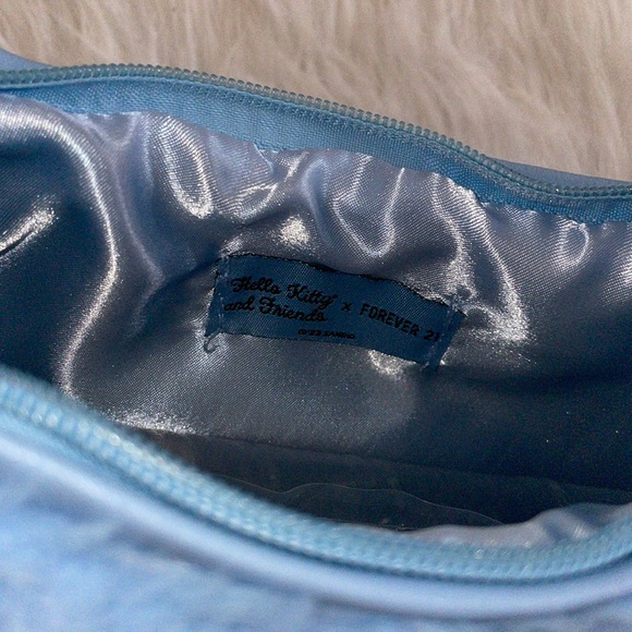 Hello Kitty Forever 21 Blue Fur Rhinestone Bag NEW Keychain - Picture 6 of 9